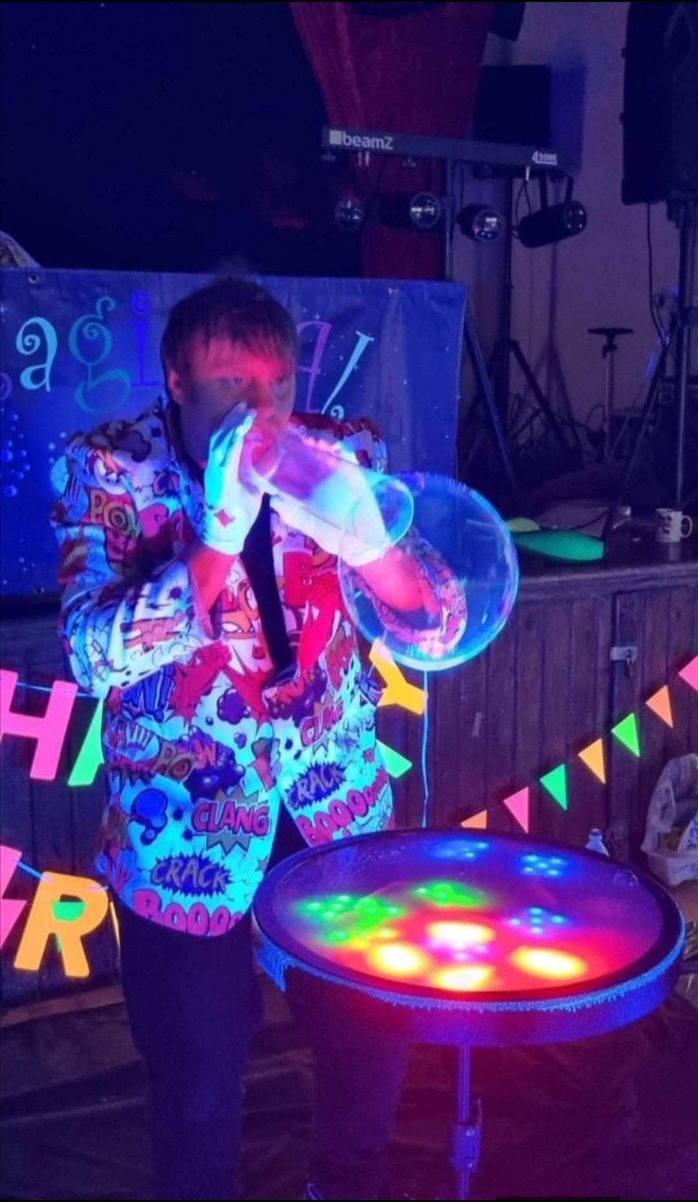 Glow bubble show