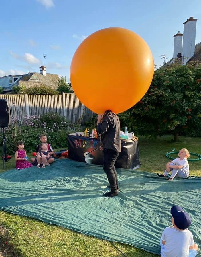 Garden Giant Balloon Show