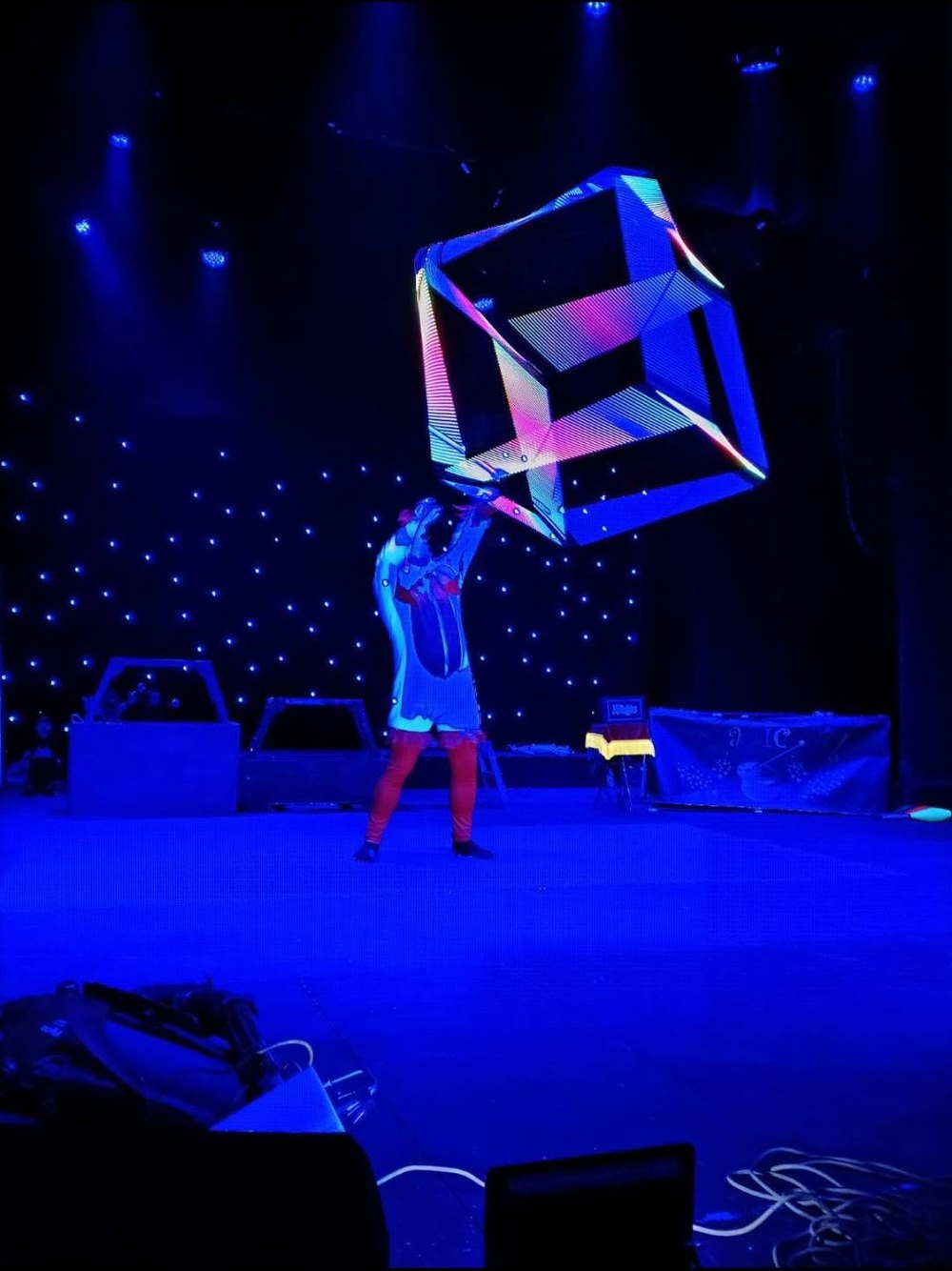 Stage illusion moment